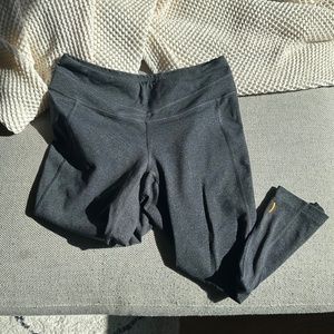 Lucy heather gray cropped capri leggings